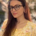 Prachee Shah Instagram - … There’s a marked difference in the two … किसी का होना & किसी का हो जाना …💛❤️💛 . Love like that …🎶 . #love #coffee #yellow #just #like #that #simply #me #pracheeshahpaandya