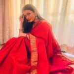 Prachee Shah Instagram - … Look back at how far you’ve come from where you started… your story will always inspire you to move ahead … 💕 . . #happysankranti #sareelove #saree #kanjiavaram #silk #pracheeshahpaandya .