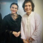 Prachee Shah Instagram - ‘Practice isn't just about perfecting skills; it's a journey that begins in the mind’. It was incredible watching the legendary Padma Vibhushan @zakirhq9 ji on stage and listening to him sharing profound insights on perfecting his art. From talking about his childhood…the way he tries to make each performance different… to him saying that he’s still a work-in-progress! 🙏🏻 It’s always truly a humbling and learning experience to meet him. 😇 अनुभव is an annual gathering organised by Padmavibhushan Pandit Hariprasad Chaurasia ji 🙏 at his Vrindaban Gurukul . . An evening that’s etched in my mind forever! . #aboutlastnight #learning #studentforlife #experience #zakirhussain #maestro #legend #tabla #blessed
