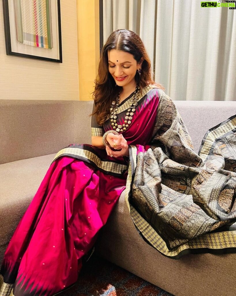 Prachee Shah Instagram - … Every Saree is a piece of art, and each pleat tells a story 💕 . . #sareelover #bomkaisaree #silk @odishapotli #handmade #saree #traditional #event #lucknowdiaries #kathakdancer #actor #pracheeshahpaandya Lucknow-लखनऊ