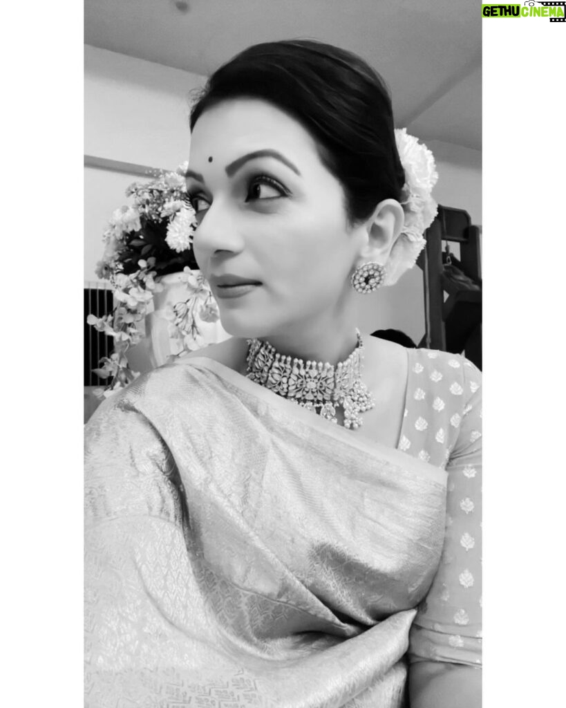 Prachee Shah Instagram - In a coloured world, the only real perspective… Black and White 🖤🤍🖤 . . #blackandwhite #picture #mood #pracheeshahpaandya #shootdiaries