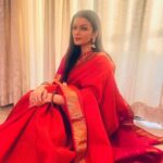 Prachee Shah Instagram - … Look back at how far you’ve come from where you started… your story will always inspire you to move ahead … 💕 . . #happysankranti #sareelove #saree #kanjiavaram #silk #pracheeshahpaandya .
