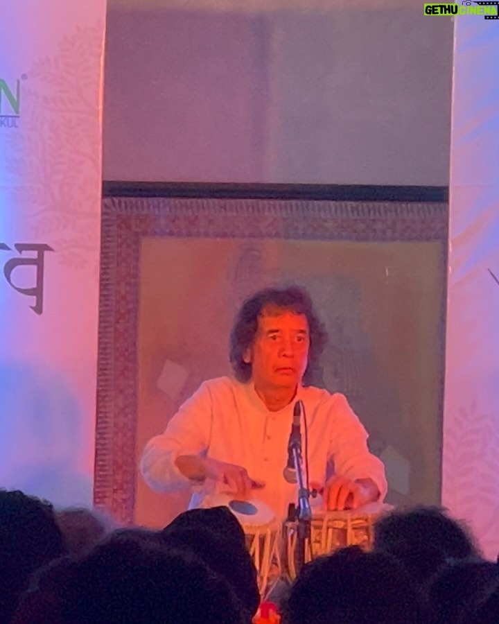 Prachee Shah Instagram - ‘Practice isn't just about perfecting skills; it's a journey that begins in the mind’. It was incredible watching the legendary Padma Vibhushan @zakirhq9 ji on stage and listening to him sharing profound insights on perfecting his art. From talking about his childhood…the way he tries to make each performance different… to him saying that he’s still a work-in-progress! 🙏🏻 It’s always truly a humbling and learning experience to meet him. 😇 अनुभव is an annual gathering organised by Padmavibhushan Pandit Hariprasad Chaurasia ji 🙏 at his Vrindaban Gurukul . . An evening that’s etched in my mind forever! . #aboutlastnight #learning #studentforlife #experience #zakirhussain #maestro #legend #tabla #blessed