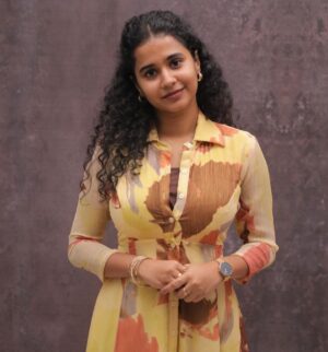 Prathana Nathan Instagram - #lovetoday for @ssmusicofficial 
Wearing ~ @label_afeera ✨
Styled by @shakthi_pradeep✨
@aadilsharieff thank you so much for having us ✨