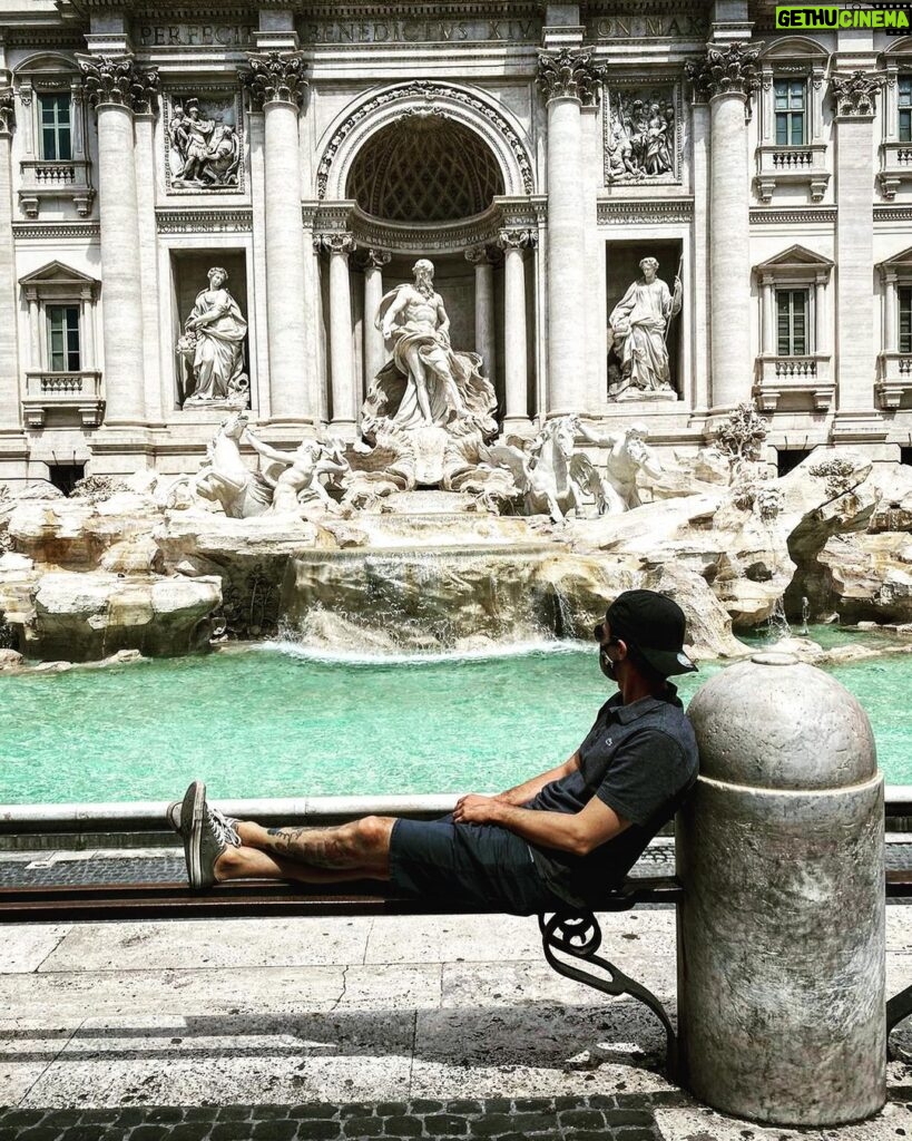 Primo Reggiani Instagram - ...altri dieci minuti soli con te, poi ripartiamo giuro. ph : @federica_pacchiarotti #roma🇮🇹 #lockdown #waiting Rome, Italy