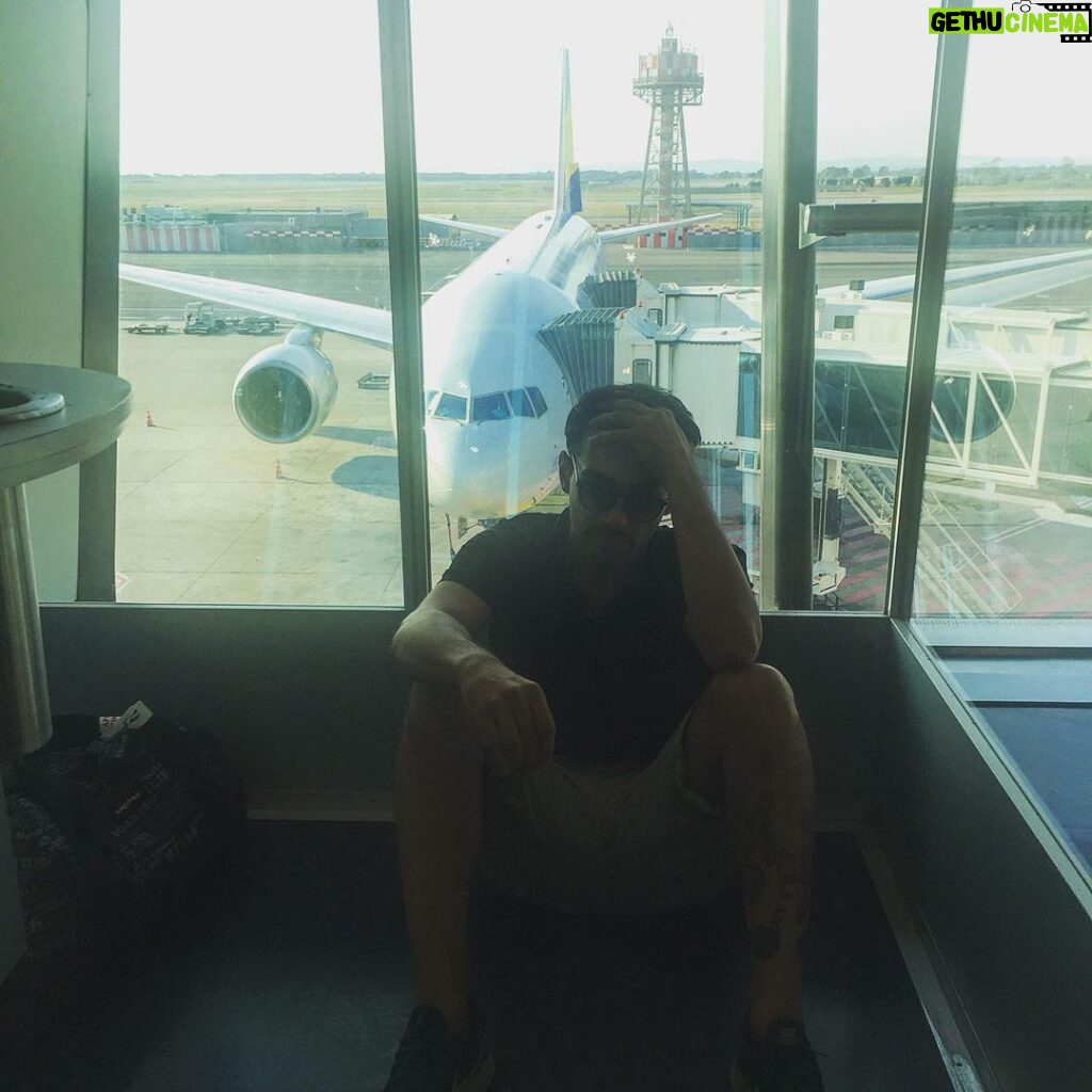Primo Reggiani Instagram - Adoro volare 😩 #fly #braveheart Rome Fiumicino Airport Italy