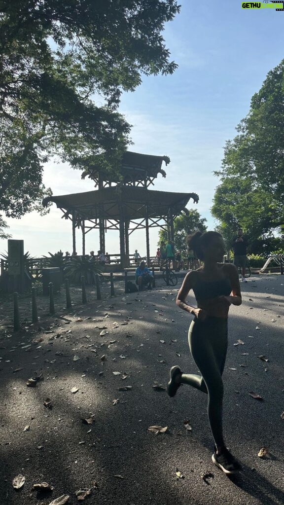 Priscila Buiar Instagram - Bastidores da nossa gravação de hoje 🙃 Vista Chinesa - Parque Nacional da Tijuca