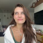Priscila Buiar Instagram - Oizinho por aí! Como é que vcs estão? Meu nome é Priscila Buiar, eu interpretei a Camila no episódio 'Prayer Rio' da web-série 'Prayer'. Gostaria de dizer que estou muito feliz e honrada por estar aqui, recebendo o prêmio de Melhor Atriz no Diamond Bell International Film Festival, em Chennai - India. É tão longe do Brasil rs. Eu nunca estive na Índia e nunca achei que meu trabalho me levaria tão longe. Então muito obrigada por essa oportunidade. Eu me sinto muito honrada. Eu também tenho fãs aí, recebo mensagens deles aqui no instagram, então queria aproveitar para agradecê-los por serem tão carinhosos e por me apoiarem. Eu amo vcs. Também gostaria de agradecer meu diretor Young Man. Eu o conheço há bastante tempo e admiro muito ele, então trabalhar com ele é algo que eu sempre quis fazer. No ano passado eu tive essa oportunidade e foi como realizar um sonho. Além disso, foi o primeiro projeto que fui dirigida em outra língua, então foi um bom desafio. Gostaria de agradecer minhas colegas Valeria e Amanda pelo suporte na atuação. E para finalizar, o que eu acho muito incrível nesse projeto - que já foi gravado em mais de 12 cidades/países diferentes - é que cada episódio trás o melhor de cada cidade. Young Man fala um pouquinho da cultura de cada lugar, então nós aprendemos muito com esse projeto. Eu acho que o próximo episódio será em San Salvador e eu estou muito ansiosa pra assistir. E tomara que hajam outros episódios em Brasil e que eu possa fazer parte. Muito obrigada!!!
