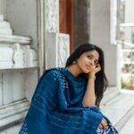 Priya Venkat Instagram - The universe will make it happen.. 🪐 For @athiradesigns Captured by @harini_sarathy #love #spirituality #photoshoot #priyavenkat #universe