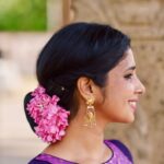 Priya Venkat Instagram - 🌸Poo #spirituality #love #priyavenkat