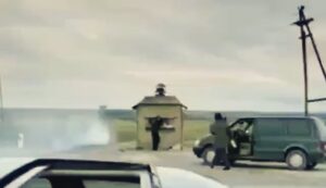 Pyotr Buslov Instagram - Ребята всем спасибо за поздравления с этим Днём!!)) Видео прилетело со всех сторон света🌞🎥 Неизвестному автору, - респект ✊😎 Всем добра🙏 #бумер #е38 #bimmer #бумерфильмвторой  #петрбуслов #съемкифильма #cinema #донрежиссер  #яимойбумер #мойбумер #режиссербумера #беха #бумермчится #третьесентября #всемдобра