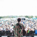 RAY Instagram - SAGAN FES2023 DAY2 2日目はアコースティックスタイル🎸 あの人数の前でのアコースティックは初めてやったからめちゃくちゃ緊張したね😂 三木さん入ってきてくれてほぐれました🙏 聴いてくれたみんなありがとう。 photo by @junya_thirdeye Custume provided by @leflah_official #saganfes2023 #SINGER_RAY #DOZAN11 #REGGAE