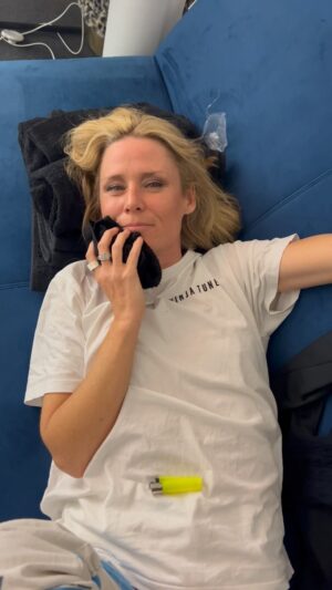 Róisín Murphy Instagram - SHIT HAPPENS! Veszprém, Hungary yesterday, and as  the wonderful audience will testify… I got right back up and finished the show. I’m glad to be alive! 
See you @meltfestival tonight 👍😭🌀
#roisinmurphy #roisinmurphylive