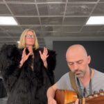 Róisín Murphy Instagram - Last night. Backstage in Istanbul. This is dedicated to all my beautiful friends in Turkey, you deserve the universe! Happy #Pridemonth one and all! ❤️🏳️‍🌈 Guitar: @jamiemccredie #roisinmurphy #theuniverse #hitparade #roisinmurphylive