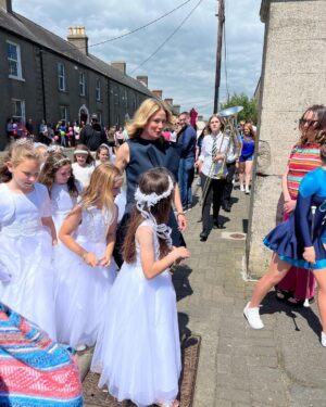 Róisín Murphy Instagram - Having a Brunch between the takes… One of the best days of my life, in my hometown, Arklow, shooting the video for “Fader”. If you haven’t seen it yet, go watch it! ☘️

clothes by @jw_anderson 

#roisinmurphy #fader #videoshoot #newsingle