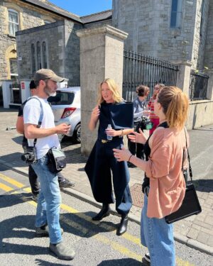 Róisín Murphy Instagram - Having a Brunch between the takes… One of the best days of my life, in my hometown, Arklow, shooting the video for “Fader”. If you haven’t seen it yet, go watch it! ☘️

clothes by @jw_anderson 

#roisinmurphy #fader #videoshoot #newsingle