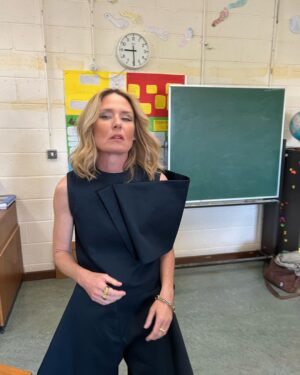 Róisín Murphy Instagram - Having a Brunch between the takes… One of the best days of my life, in my hometown, Arklow, shooting the video for “Fader”. If you haven’t seen it yet, go watch it! ☘️

clothes by @jw_anderson 

#roisinmurphy #fader #videoshoot #newsingle
