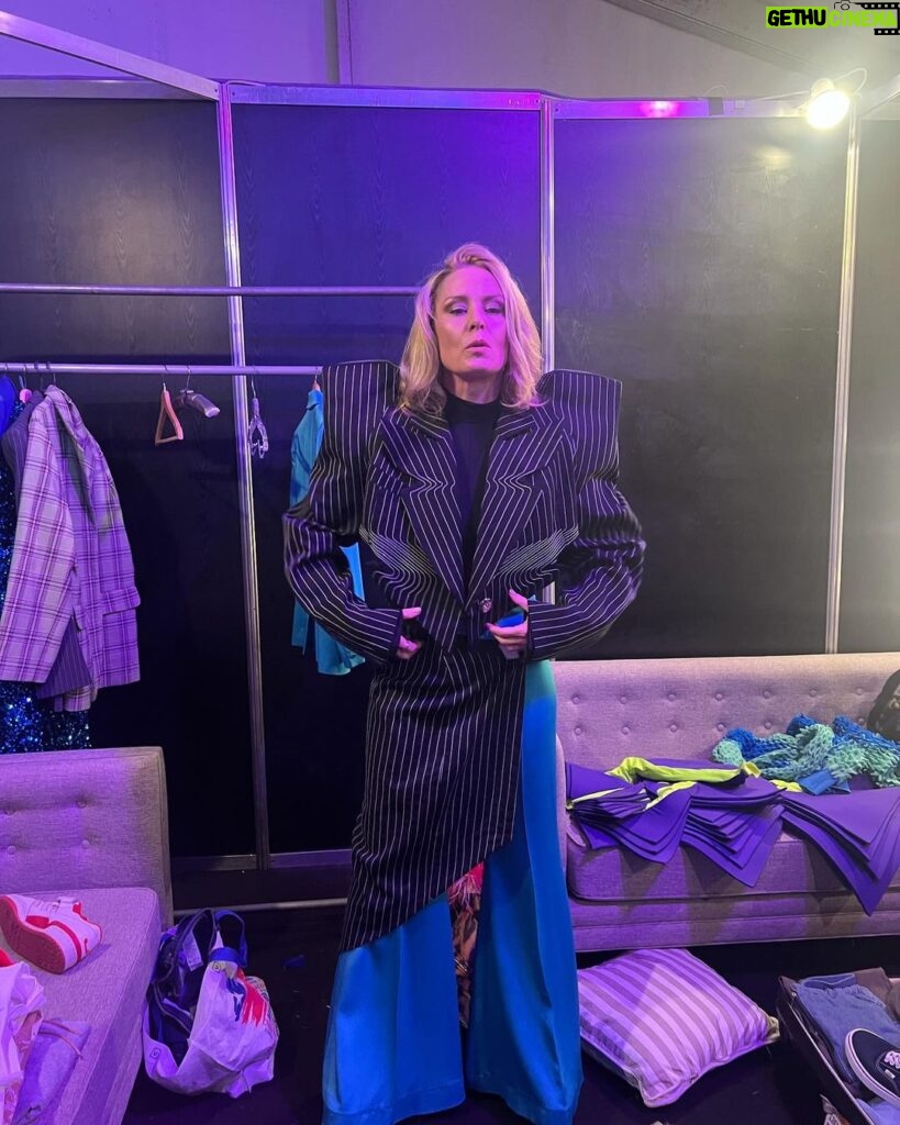 Róisín Murphy Instagram - Fascinating! Intoxicating! Illuminating! My trip to South America has been just wonderful!! Thank you to all the lovely people who came to see my show, I’m incredibly touched by the warmth we received🔥 Until the next time! Gracias & Obrigada ❤️🇧🇷🇦🇷🇨🇱 #roisinmurphy #roisinmurphylive #southamericatour #festival #primaverasound