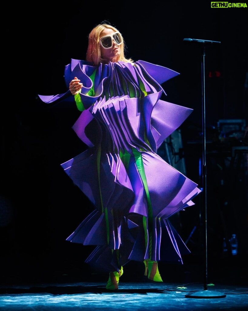 Róisín Murphy Instagram - Incredible images shot by @bojanhohnjec at my NYC show last Wednesday @terminal5nyc 🌀Tonight a sold out show at @thewiltern LA!! 🖤 #roisinmurphy #roisinmurphylive #hitparade #hitparadetour #terminal5 #terminal5nyc #roisinmurphytour