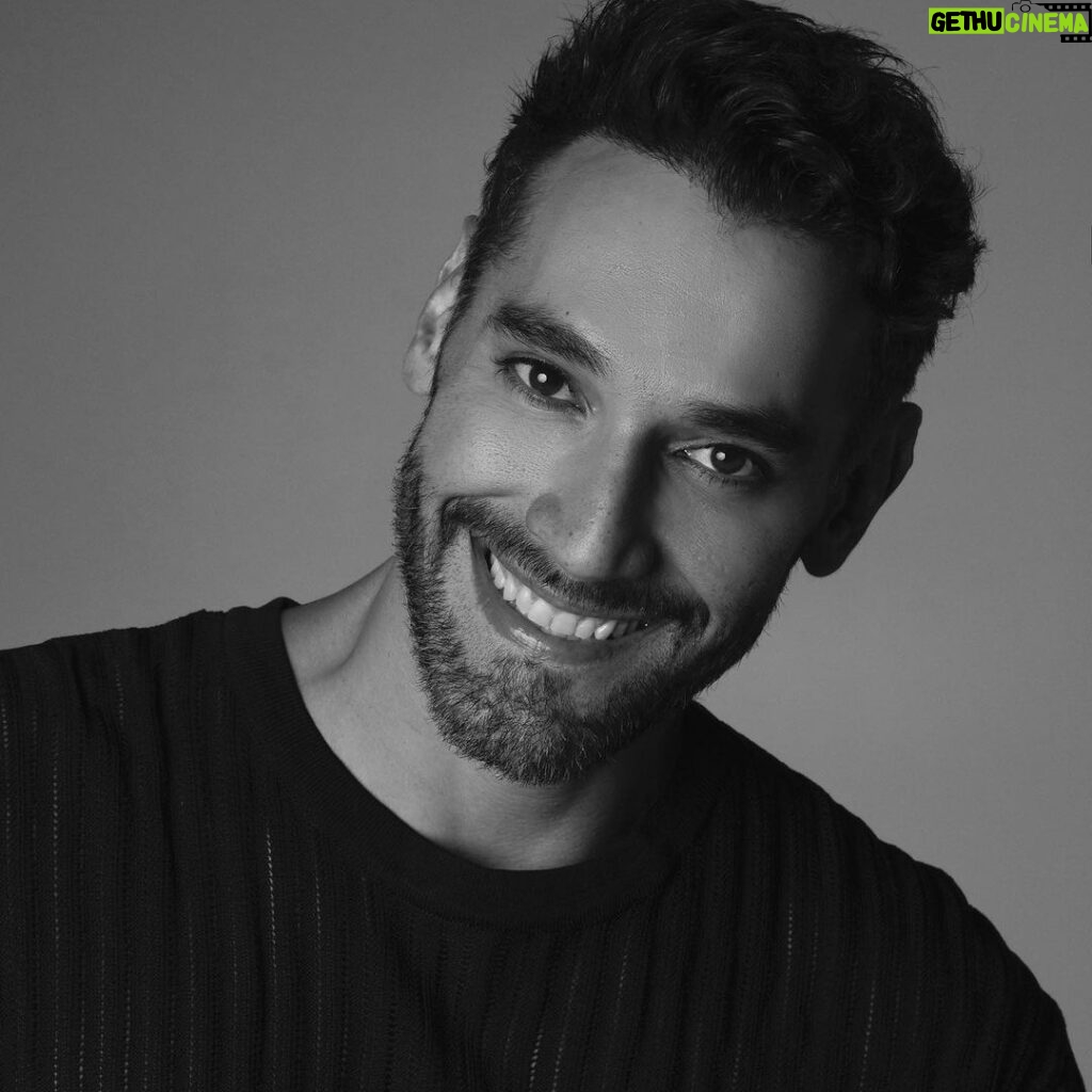 Raúl Coronado Instagram - Excelente inicio de semana !!! #actor #photoshoot #smile #goodvibes