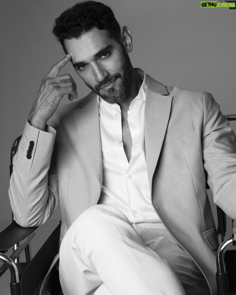 Raúl Coronado Instagram - Excelente inicio de semana !!! #actor #miami #photoshoot