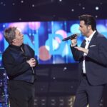 Raúl Pérez Instagram - Volver a @tucaramesuena es siempre un regalo, y tener amigos como @agustinjimenez también. ¡¡Gracias @gestmusic @tinet_rubira y equipazo!!❤️❤️ ¿La actuación? A ver, hicimos llorar al 99% de los presentes, algo haríamos bien… #doshombresyundestino @sergiodalmaoficial @davibusta (Fotacas de 12 del gran @joseirun_fotografia)