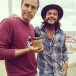 Raúl Pérez Instagram - Soni de @santeroylosmuchachos tiene una huerta en Valencia donde cultiva chiles picantes @huerta_orleans ¡El invitado perfecto para @alasbravascadenaser! (Podéis escuchar el programa entrando en la bio de @alasbravascadenaser y la foto por supuesto lleva filtro “Valencia”)