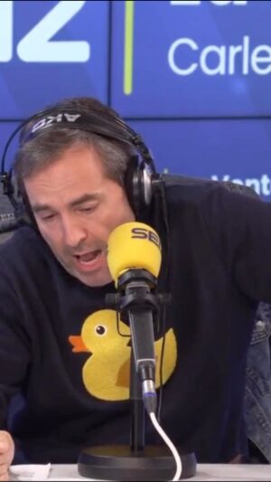 Raúl Pérez Instagram - Revilla ha terminado su etapa como presidente de Cantabria... una noticia tan triste que se ha pasado por los micrófonos de #TodoPorLaRadio🤣 para cantarnos cómo se siente, y evidentemente, se la dedica a Pedro Sánchez

🔊La imitación de @raulperez_76