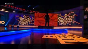 Raúl Pérez Instagram - “Yo soy aquel que si me votas, te da un piso”@sanchezcastejon si hiciera de @raphaelartista 🎤@elintermedio