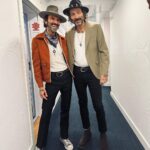 Raúl Pérez Instagram - La MAGIA de esta profesión hace que surjan momentos irrepetibles. Darle una sorpresa a @leivaoficial_ sin duda es uno de ellos. Me da en la nariz que los “Leis” podrían tener una larga carrera juntos. GRACIAS Leiva por jugar tan generosamente los códigos de la comedia y GRACIAS @sanchezfernandezelisabeth por dar vida a mis personajes con caracterizaciones de ensueño.