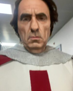 Raúl Pérez Instagram - Esta noche he sido poseído por José María Aznar en @elintermedio Y ojo al video porque tiene un parecido más que razonable con un periodista…
Caracterización de categoría a cargo de @sanchezfernandezelisabeth
