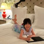 Race Wong Instagram - Wow… what a huge villa. After all the stress in the past few months, my hubby does know how to pamper me 🥰. Cara is ecstatic. Her Princess dream came true with her own princess bedroom (she finally doesn’t have to share a bedroom with her brother) hahaha Super lucky girl. #blessed #hugevilla #homeinterior #hometour #hotel #vegas