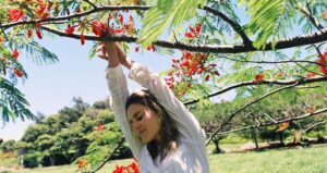 Rachael Taylor Instagram - Another one from @jamiesonmoore 🌺 🌱
#takemeback !