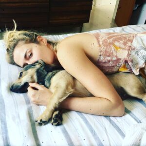 Rachael Taylor Instagram - Little spoon 🐕 🥄 #nationaldogday #rescuedog