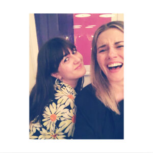 Rachael Taylor Instagram - Obnoxious selfies in front of the art 🤦🏼‍♀️ with my talented friend  @jessneuman /@observedbyme 💕@theartofelysium last night 🎨