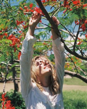 Rachael Taylor Instagram - 🌺🌺🌺🌺
📸 @jamiesonmoore