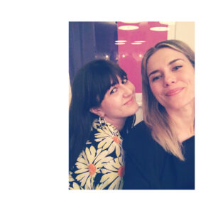 Rachael Taylor Instagram - Obnoxious selfies in front of the art 🤦🏼‍♀️ with my talented friend  @jessneuman /@observedbyme 💕@theartofelysium last night 🎨