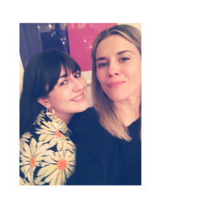 Rachael Taylor Instagram - Obnoxious selfies in front of the art 🤦🏼‍♀️ with my talented friend  @jessneuman /@observedbyme 💕@theartofelysium last night 🎨