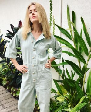 Rachael Taylor Instagram - When I die bury me in this @madewell x @asevernyc jumpsuit 🙏 P.s need haircut send help! ✂️ 🌱
