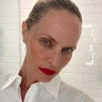 Rachel Roberts Instagram - Sweet dreams are made of this…channeling my inner Eurythmic. 💋 💄 @makeupbyrikucampo 💇🏼‍♀️ @patriciamoralesla #becausetheworldneedsanotherselfie #yesihaveagiantforehead