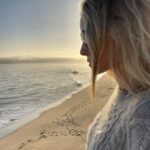 Rachel Roberts Instagram - Sweater weather. 💛 #buckmason Malibu, California