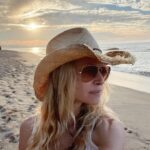 Rachel Roberts Instagram - Life’s a beach….and then you die. 💛 #malibutiful