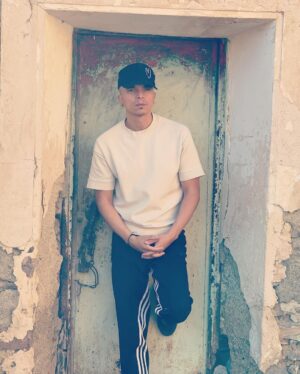 Rachid Badouri Instagram - .
Déjà 72h au Maroc🤩🇲🇦

#TournageAuMaroc🎥🇲🇦 #Docu @trinome_et_filles @felixtrep