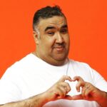 Rachid Badouri Instagram - 💔 Ceux et celles qui ont eu la chance de le côtoyer, ont pu rapidement constater qu'au delà du grand talent de cet artiste, qu'il était clairement un ange descendu du ciel! Un cœur en or, une douceur divine! Toutes mes plus sincères condoléances à sa famille🙏🏼 ALLAH Y RAHMO🕊️ @wahidbouzidiofficiel
