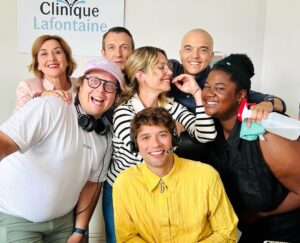 Rachid Badouri Instagram - .
Trois saisons de pur bonheur avec une équipe de rêve🤩! MERCI @creafab2018 de m'avoir fait confiance pour jouer Salim! MERCI @mariealabbe d'avoir rendu ce personnage si attachant et drôle malgré lui! MERCI Magalie, Fabiola, Mikhaïl, Isabelle et Stéphane de m'avoir permis ces beaux échanges de jeu! MERCI de m'avoir traité comme un grand dans votre cour du 7e art! Vous voir tous à l'œuvre m'intimidait... Mais m'inspirait encore plus!
Yasmiiiiiine! Chu ton Salim 4ever Sista😍
Patrice, ton incroyable talent de réal, ta patience de Jedi et ta grande écoute, ont rendu cette expérience encore plus mémorable! SHOWBIZZZ mon gars✊🏼 Mention spéciale 
@claudia_gosselin @penelope.hawkins 🙏🏼

Tout cette belle aventure est disponible sur @icitoutv Allez voir ce beau petit bijou de série télé! 
À tous ceux et celles qui ont travaillé de proche ou de loin sur cette série, MERCI🙏🏼
@sansrendezvous ♥️