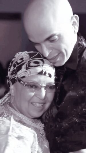 Rachid Badouri Instagram - 💗
Ma dernière danse avec Maman...
...Elle perdit son combat contre ce FUC%# cancer à peine 2 mois plus tard !
Prends le temps de dire à ta Mère ou la personne que tu considère comme ta Mère, à quel point tu l'aimes!!🙏🏼
#KhadijaBadouri❤️
#12YearsAndStillHeartBroken💔
#FêteDesMères🙏🏼