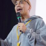 Raditya Dika Instagram – Seru banget kemarin bisa sharing dan ketemu 
sambil ngobrol bareng kalian! 

tak lupa ada andalan yang selalu menemani!