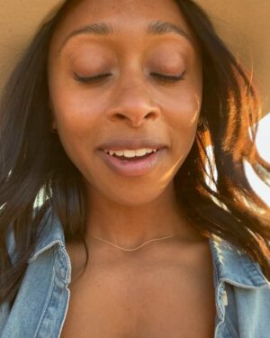 Rae Wynn-Grant Instagram - It’s been over 1 month since we announced the return of the iconic show @wildkingdomtv & my role as the newest co-host. It still feels surreal, except when i’m huffing & puffing, sweating profusely on camera and avoiding wild animal bites. As a trained biologist, I’m able to get up close & personal with many of these animals, but please don’t do this at home
1: Argentinian Tegu
2: Press Release Day
3: No spoilers but trust me it’s GOOD
4: A different type of surreal feeling 💅🏾
5: The hardest working crew
6: The man, the myth, the legend, my co-host and new bff @peterwgros 
7: Episode 1 wrap 🎬
8: The original show that inspired my career