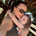 Rafa Kalimann Instagram - vim pra minas curtir minha família. tirei o dia pra ir pra fazenda com meus pequenos, primeira vez que o Gabriel anda a cavalo e como alegra meu coração poder estar em momentos assim com eles. minha melhor versão é essa aqui. 🫶🏻 interior, sobrinhos, meu pai, família comigo, natureza.. (e pão-de-queijo) Minas Gerais