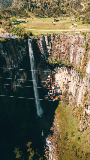 Rafael Bridi Instagram - Um viva pra liberdade

Dia de sol, vento e muita liberdade pedalando nos ares da Cascata do Avencal. A sensação aos mais de 120 metros de altura é uma experiência que você precisa ter na nessa vida.

Melhor ainda é poder compartilhar essa experiência com um amigo(a). A cidade de Urubici é ou não um destino para todo tipo de turista

#santacatarina #serracatarinense #descubrasc #urubici #aventureirosdosul #tirolesadebike #naturalextremo #viverrequercoragem #turismonosul #tripmundao #trilhandotrilhas #adventuretime #outdoorlife #southamerica #urubici